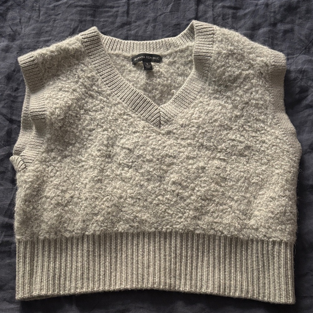 Banana Republic Gray V-Neck Sweater Vest